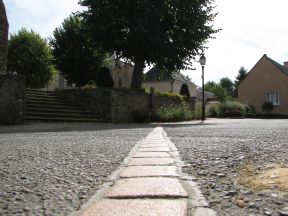 Greenwich Meridian Marker; France; Pays de la Loire (Maine et Loire); Neuvillalais